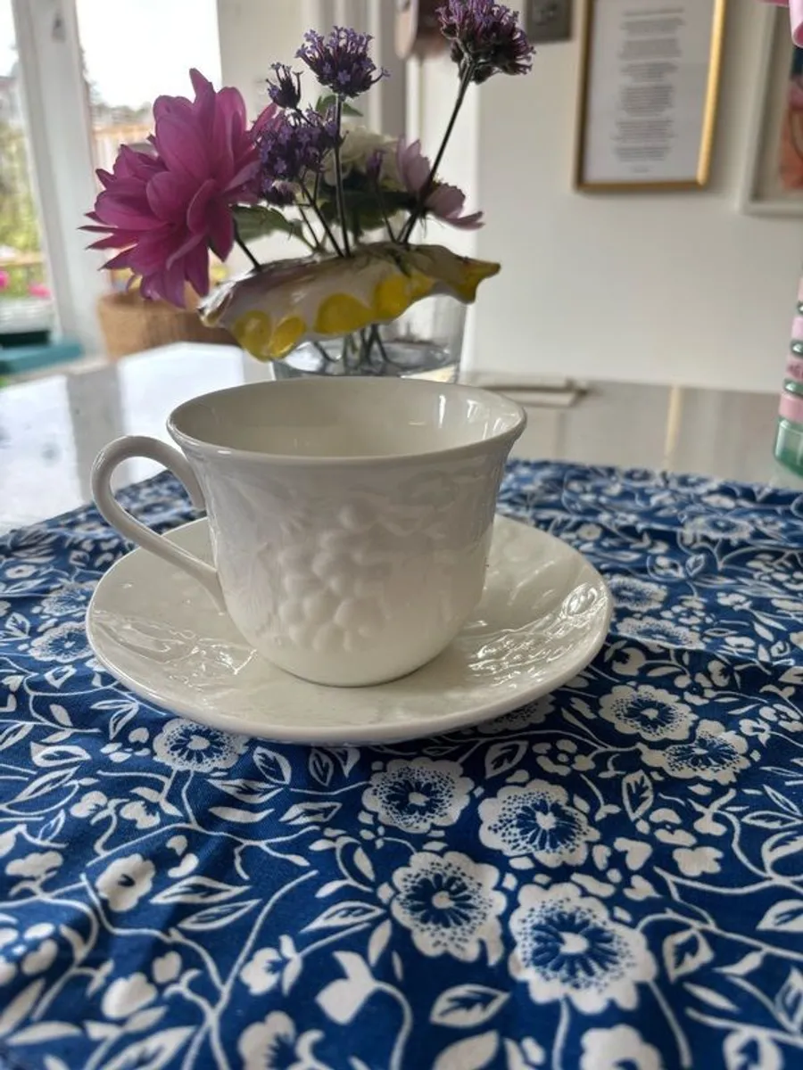 Edgewood strawberry and vine tea set