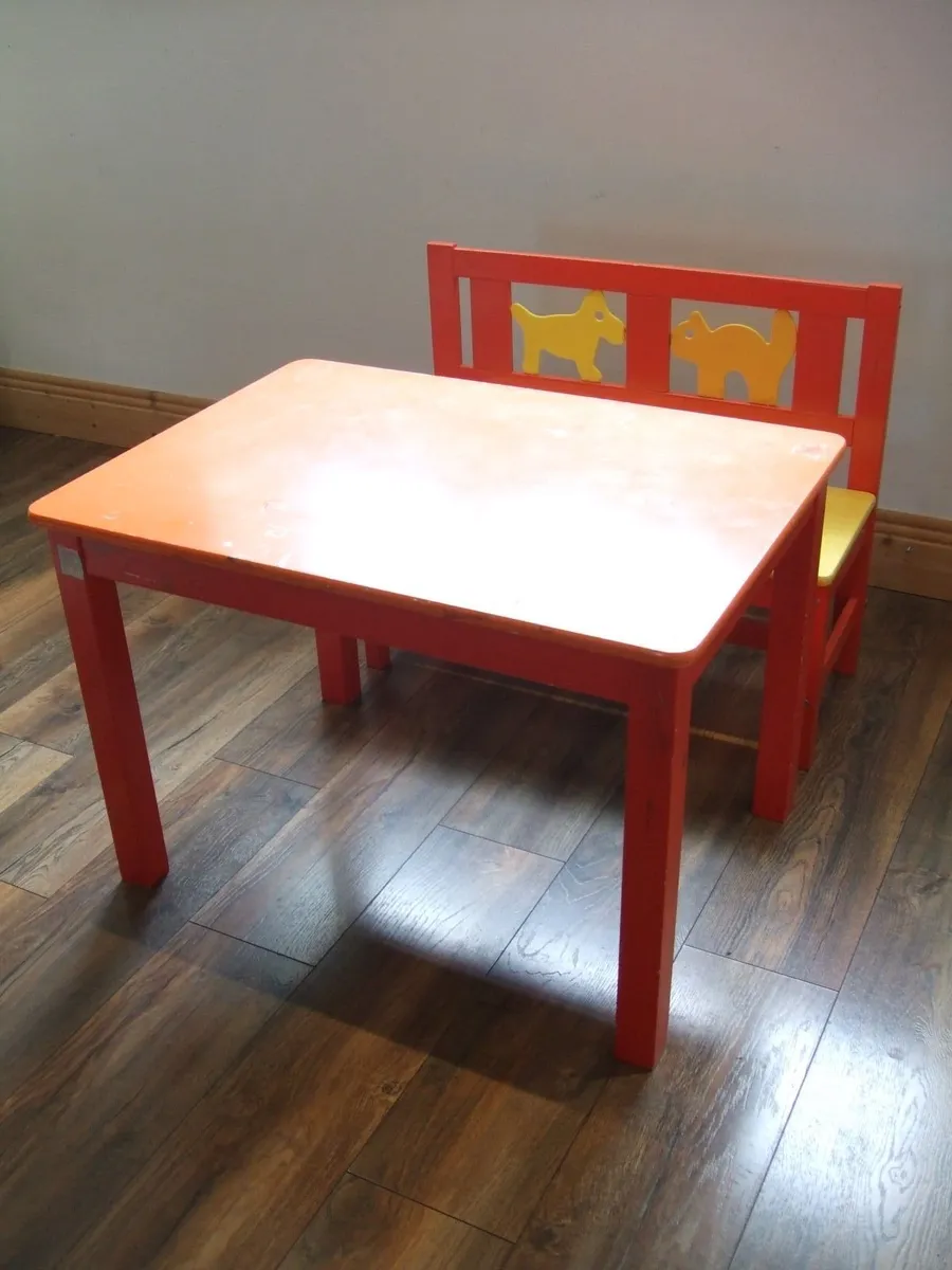 Children's play table and bench - Image 1