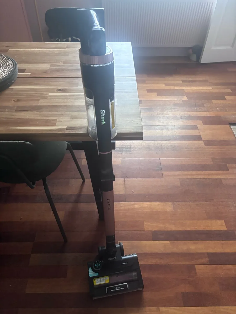 Shark Cordless Hoover - Image 2