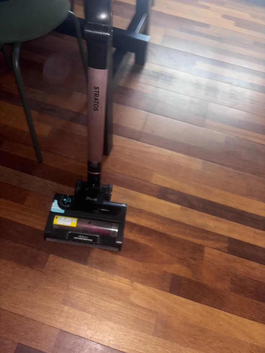 Shark Cordless Hoover - Image 3