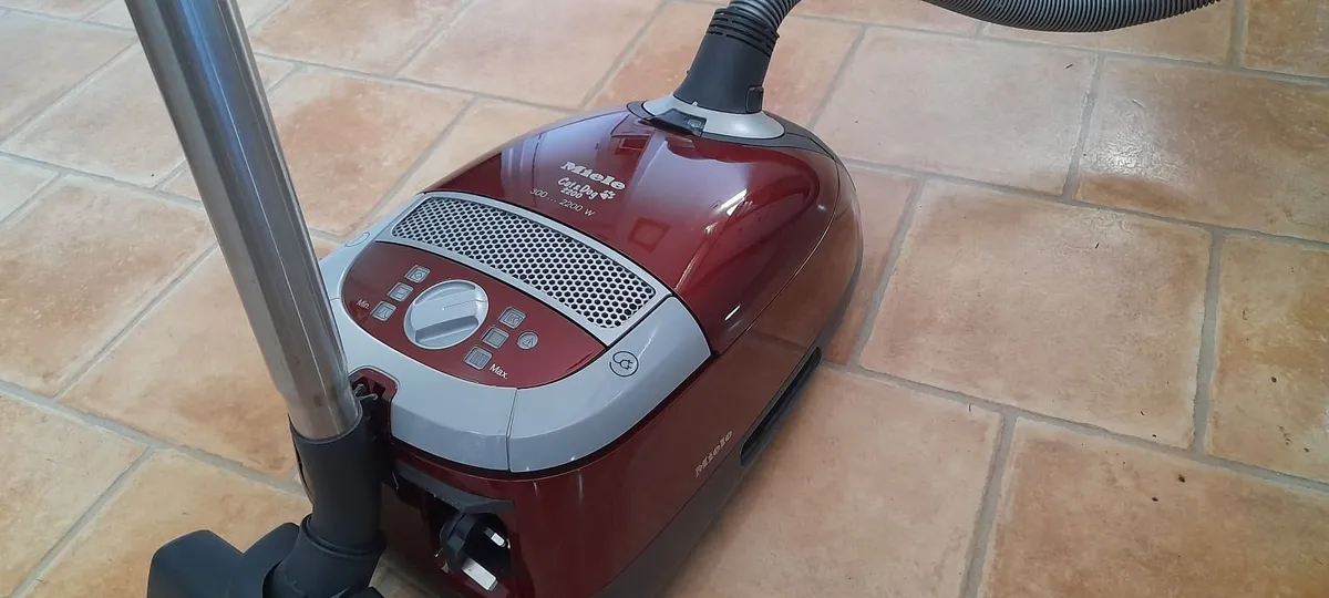 Miele vacuum cleaner - Image 3