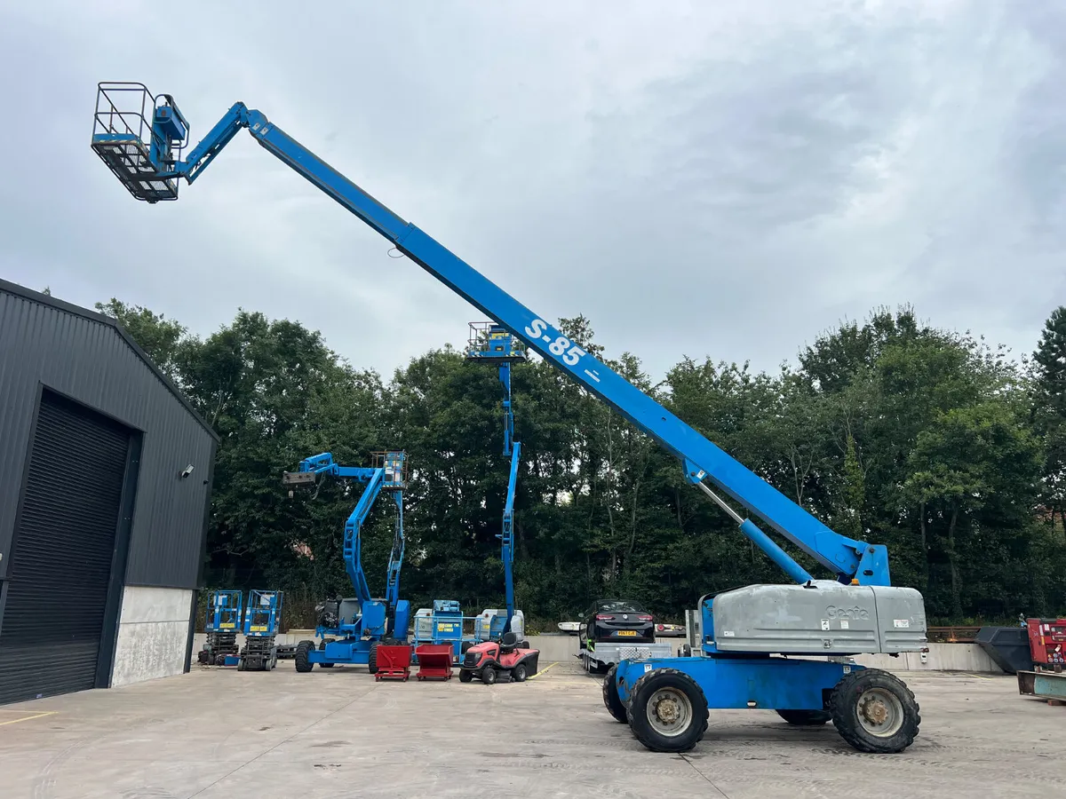 GENIE S85 BOOM LIFT - Image 2