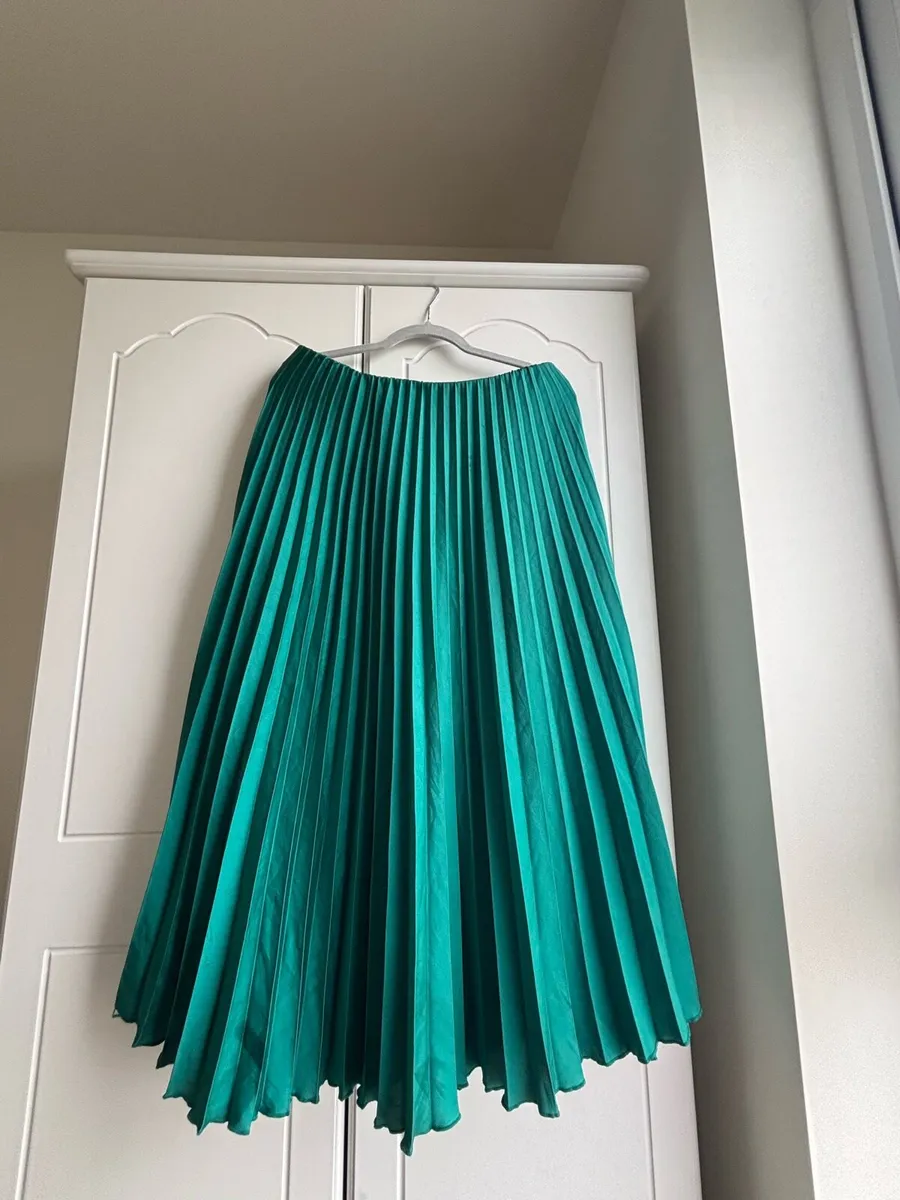 Zara Satin Emerald Green Pleated Midi Skirt - Image 2