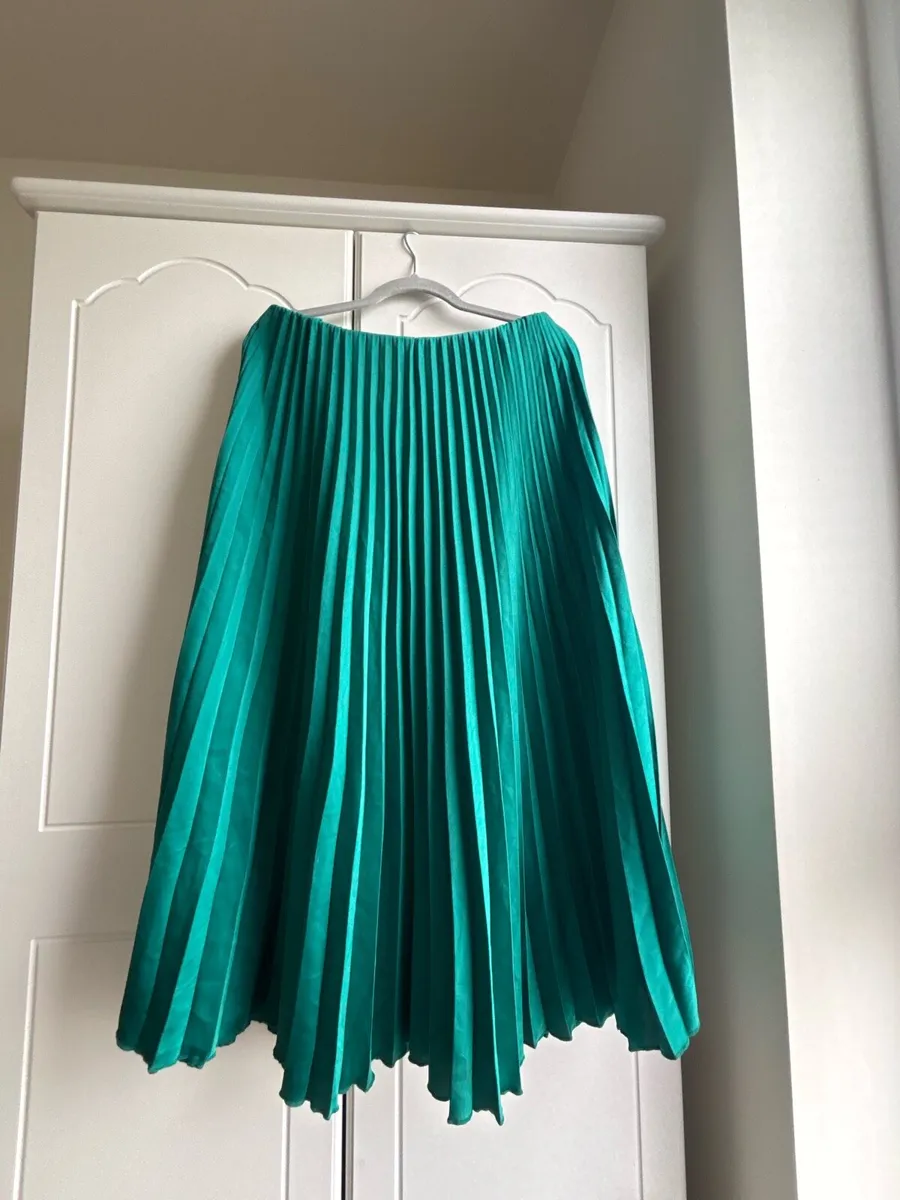 Zara Satin Emerald Green Pleated Midi Skirt - Image 3