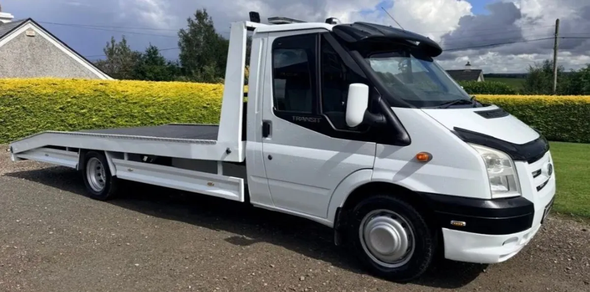Recovery truck - Image 2