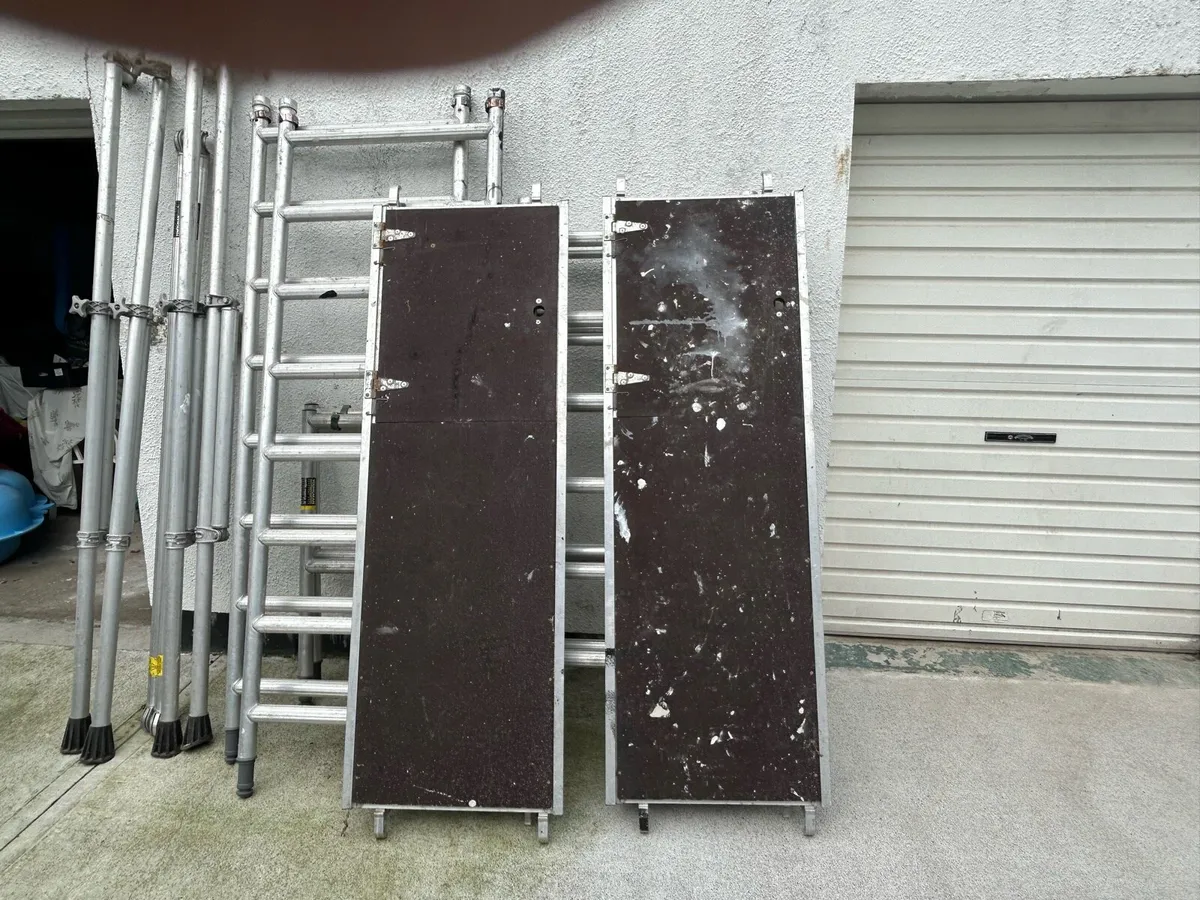 Portable scaffolding - Image 1