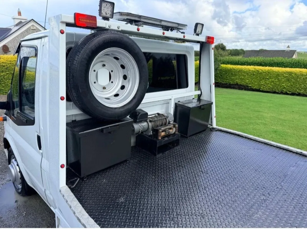 Recovery truck - Image 4