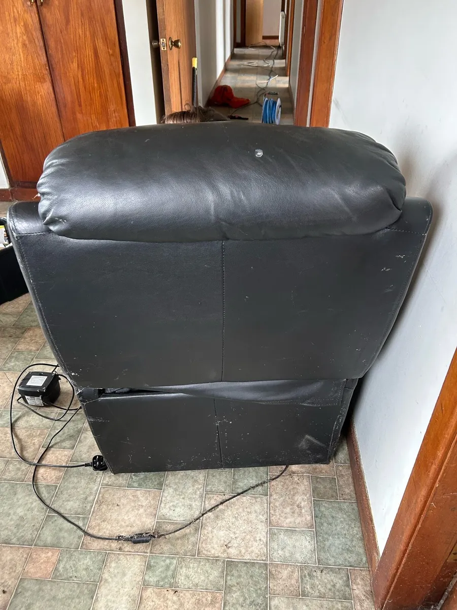 Leather recliner sofas - Image 2