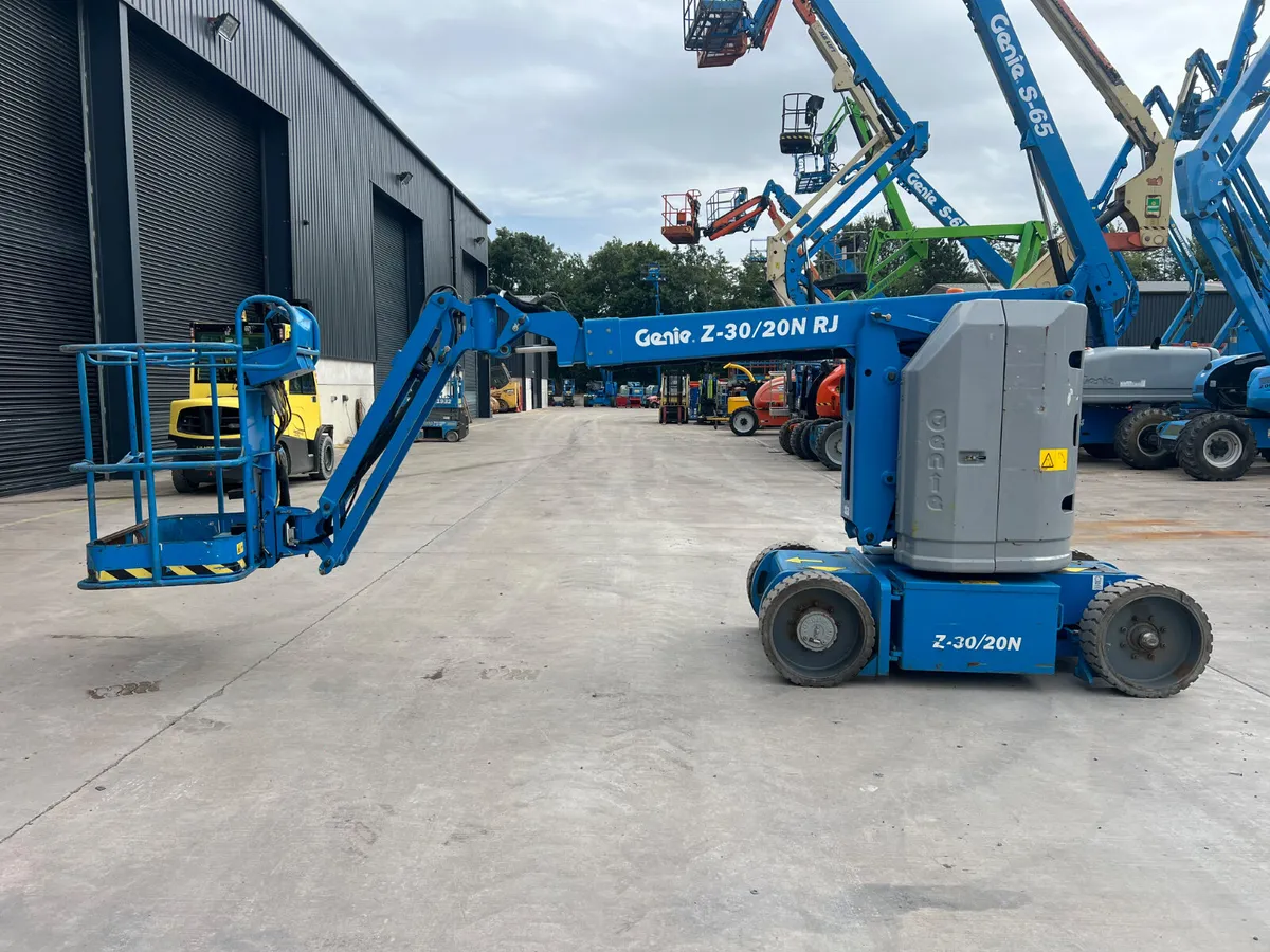 Genie Z30 NRJ Boom Lift Year 2013 - Image 1