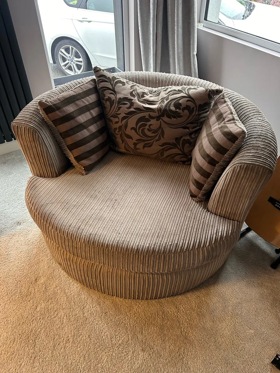 Round chair - Image 1