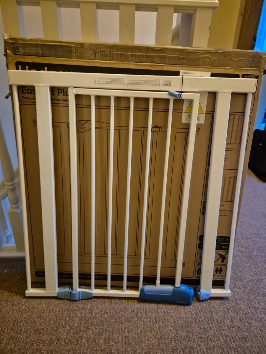 Lindam child safety gate - Image 1