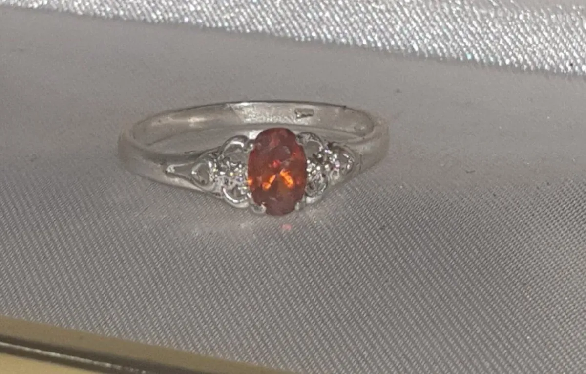 Vintage Hallmarked Silver Ring with Rose Gemstone - Image 3