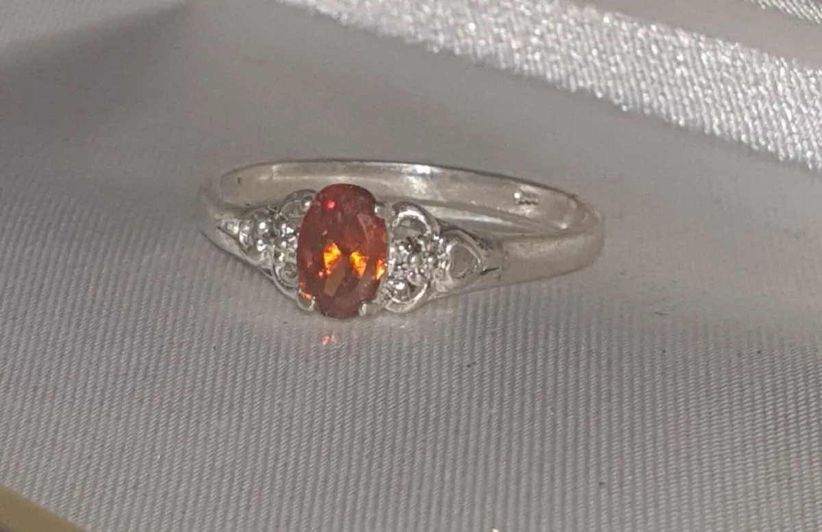 Vintage Hallmarked Silver Ring with Rose Gemstone - Image 4