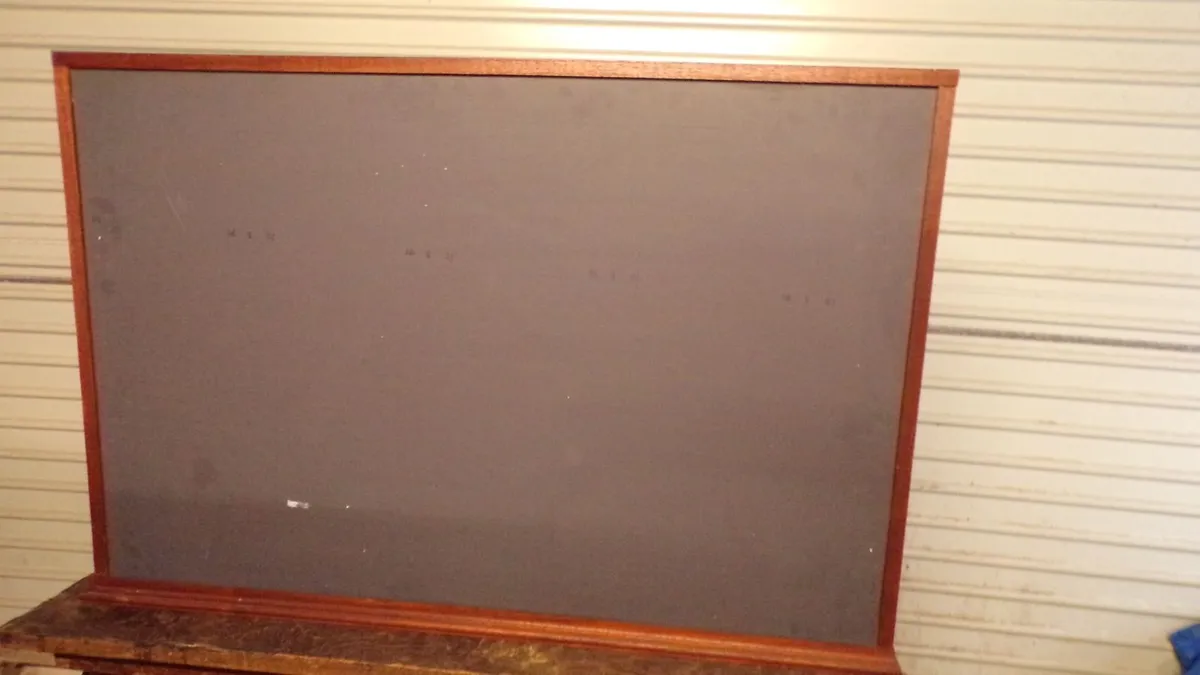 Mahogany glazed mirror back display case cabinet - Image 2
