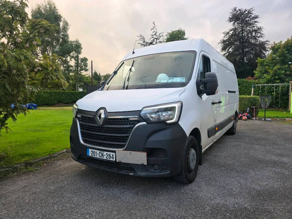 Renault Master with tail lift - Image 3