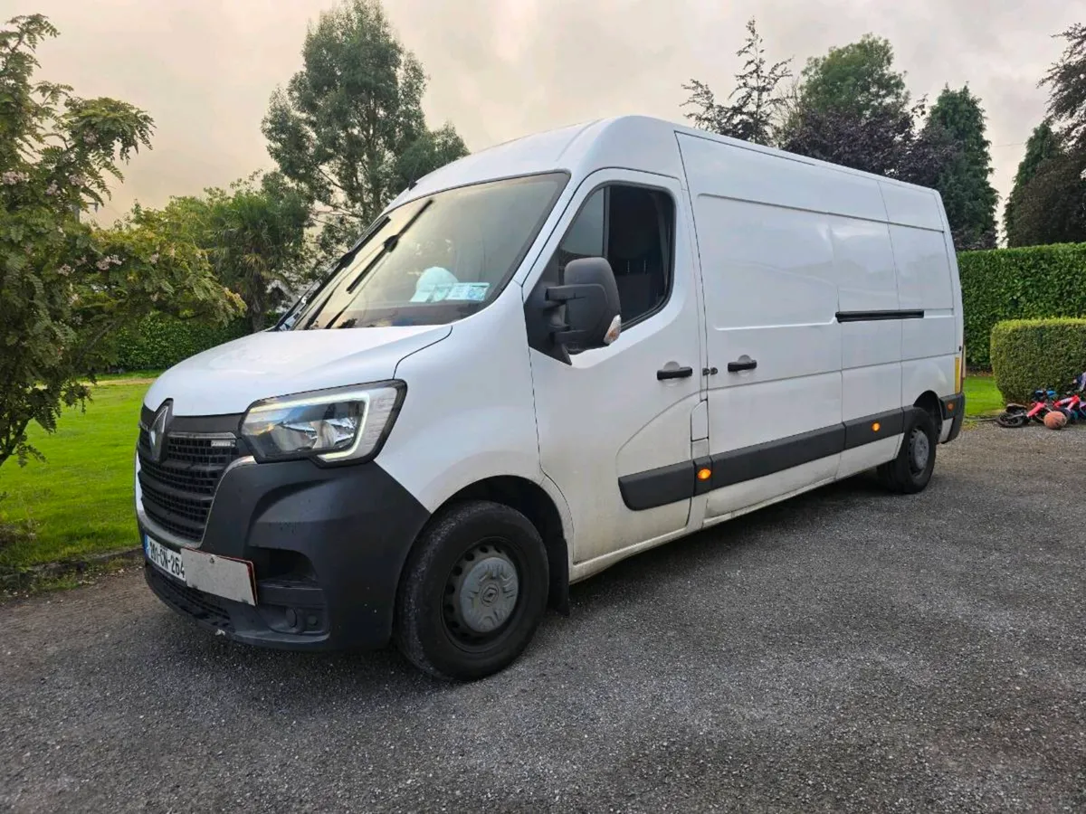 Renault Master with tail lift - Image 4