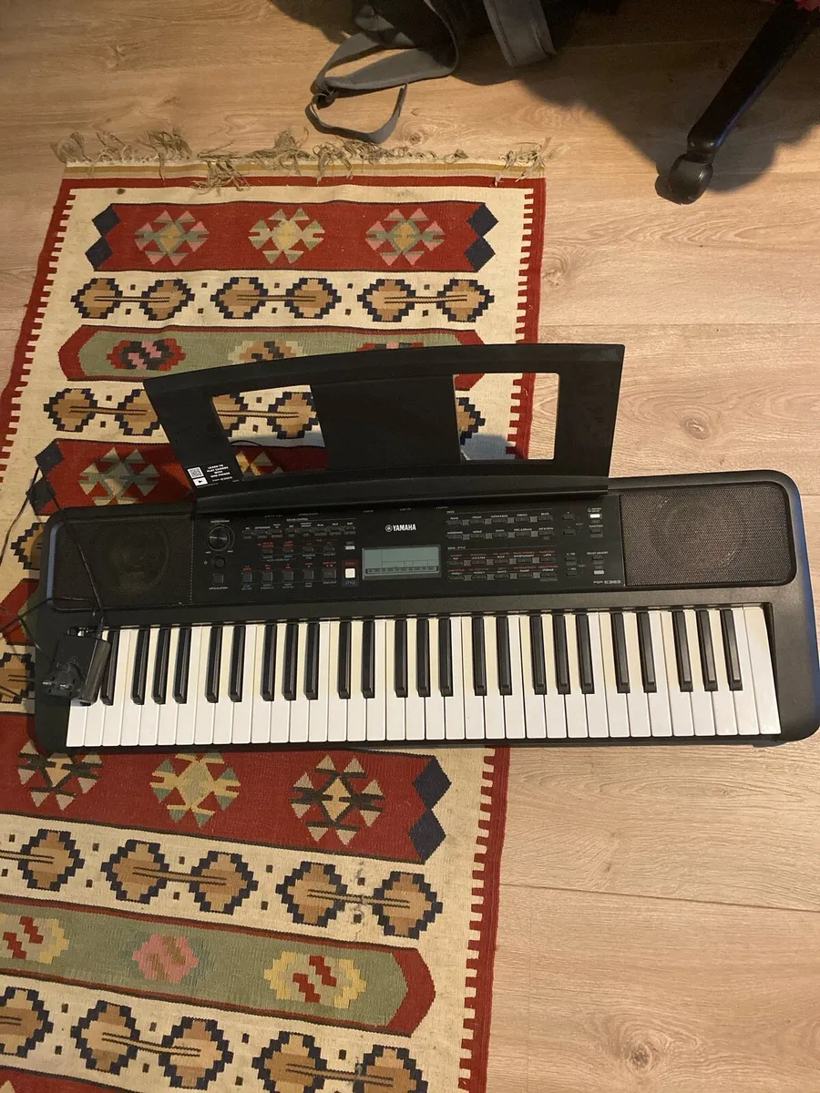 Yamaha keyboard - Image 1