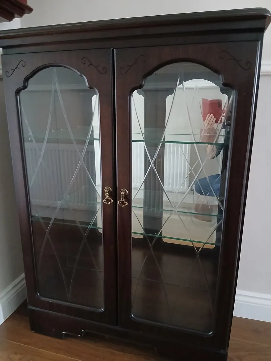 Cabinet - Image 1