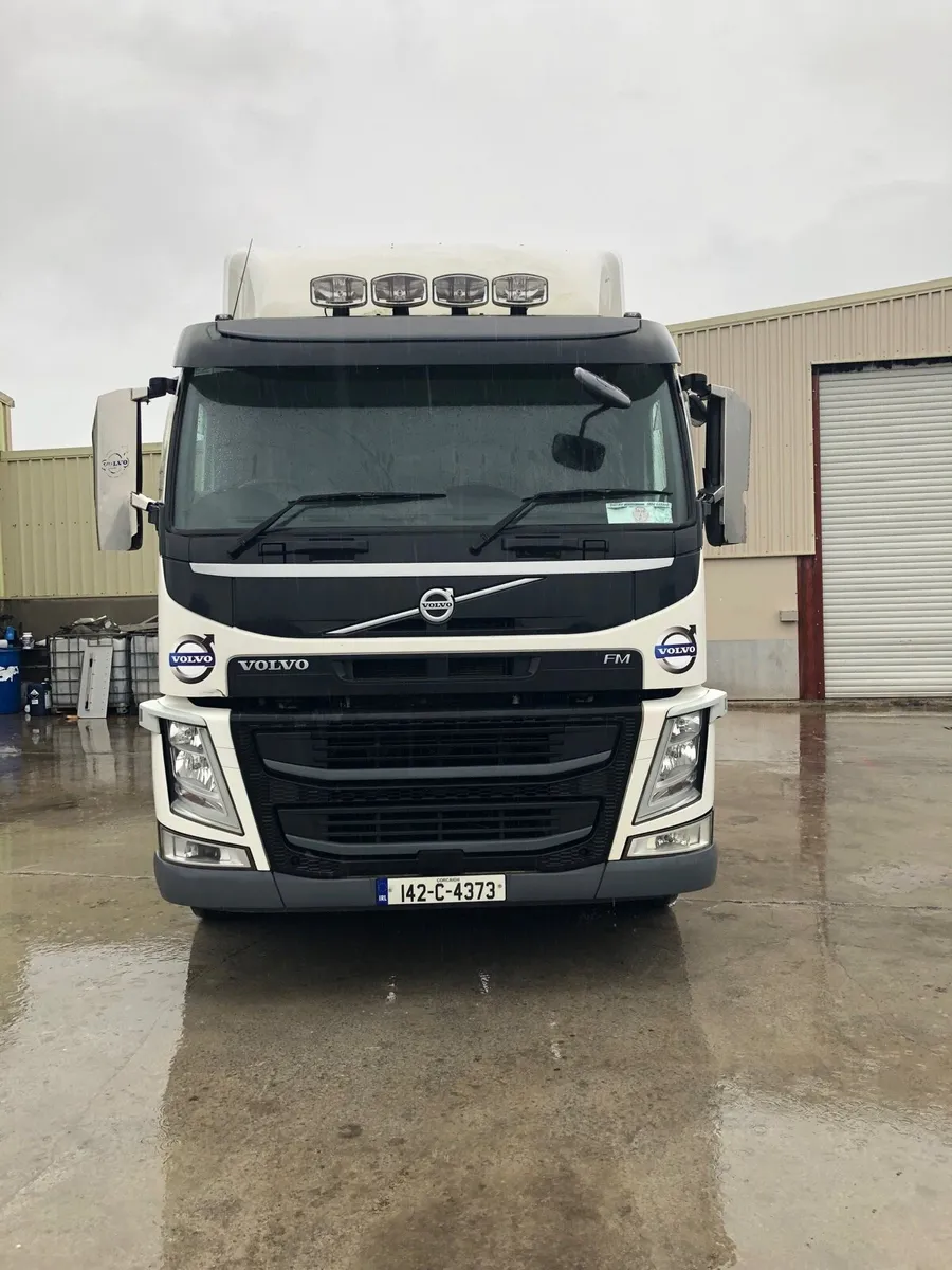 2014 Volvo FM13 tag axle - Image 2