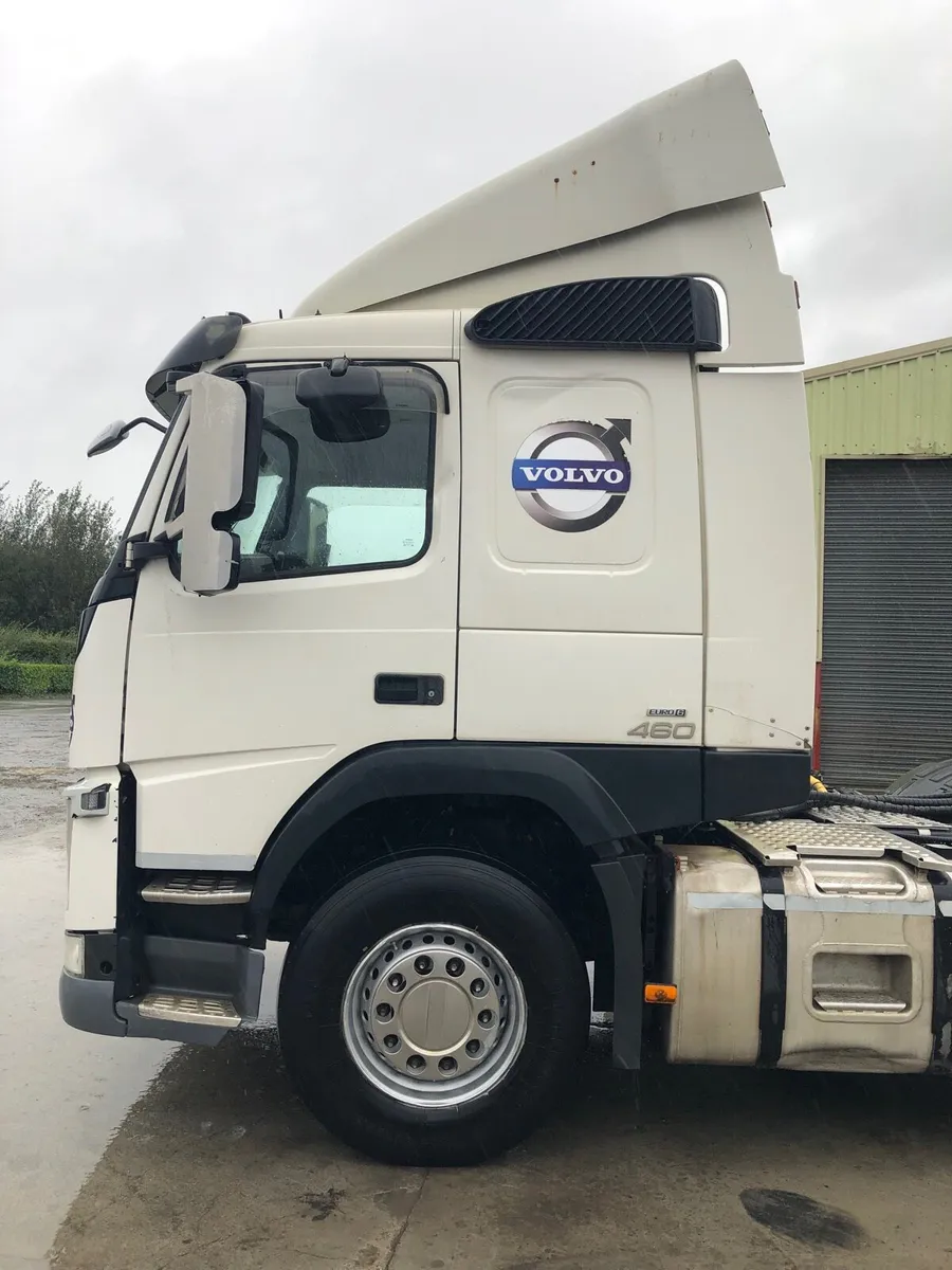 2014 Volvo FM13 tag axle - Image 4