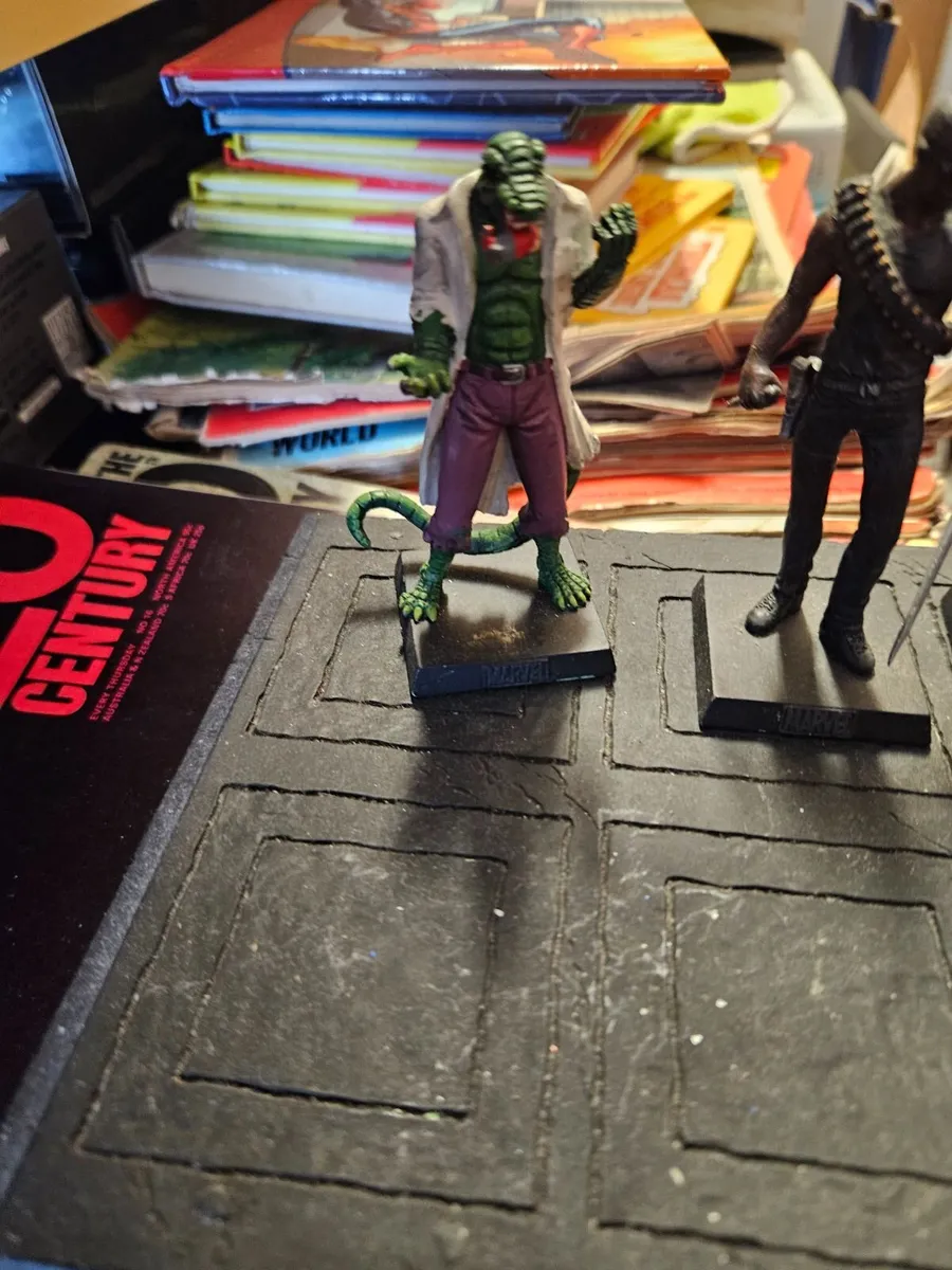 Superheros on Stand - Image 2