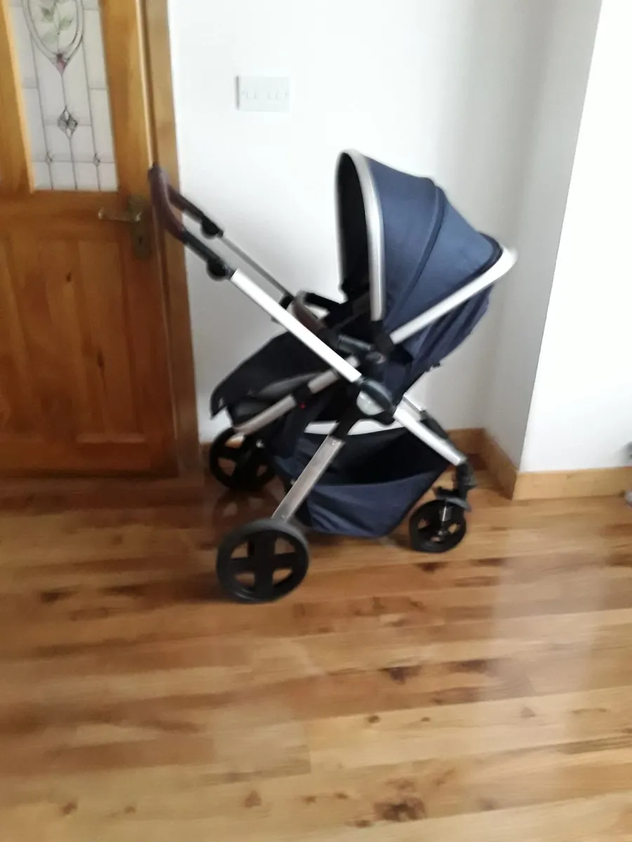 New condition venti Navy boogie - Image 1
