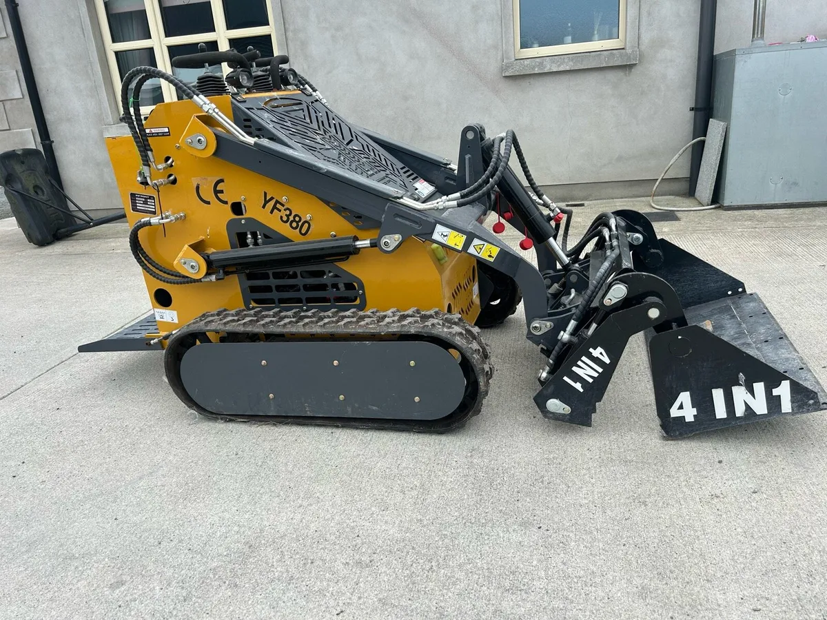 Skid steer - Image 1