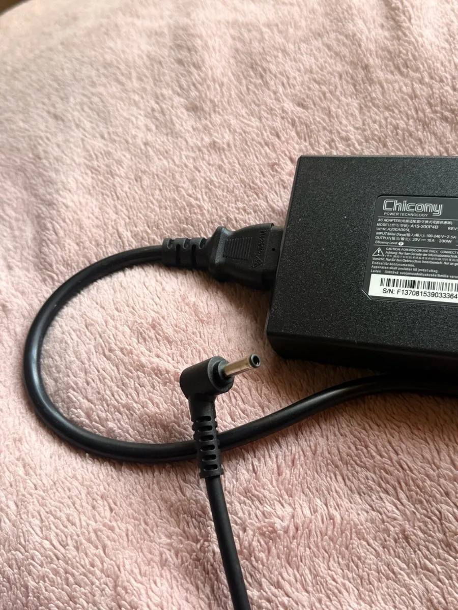 200W Laptop Power Charger (20V - 10A) - Image 2