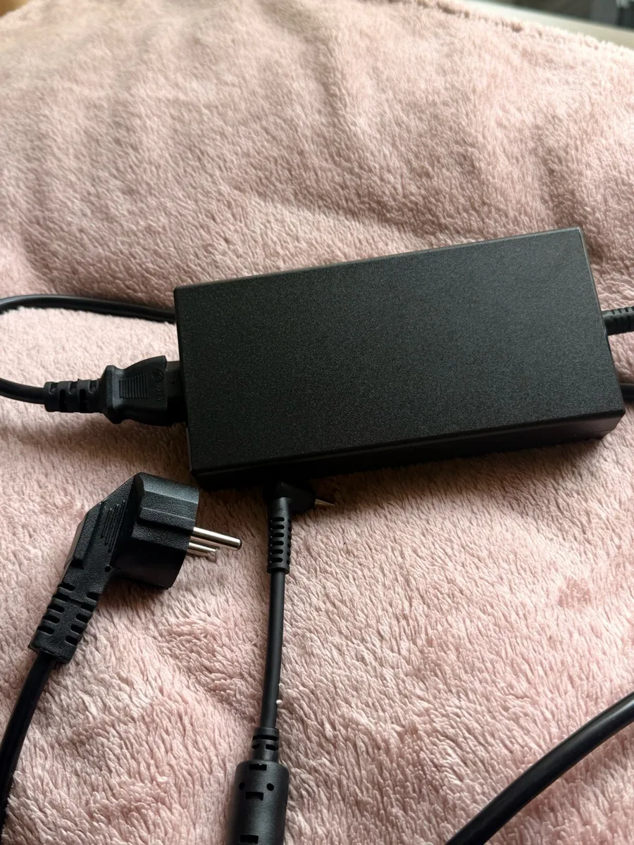 200W Laptop Power Charger (20V - 10A) - Image 4