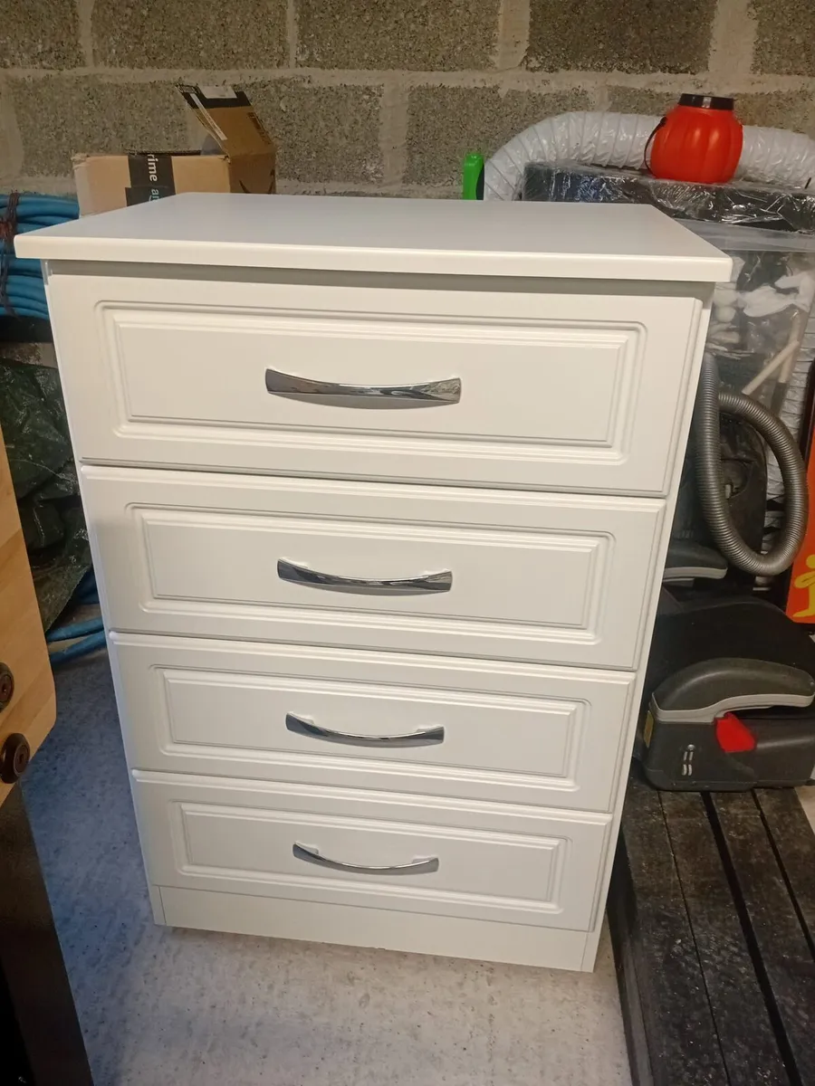 Chest of drawers