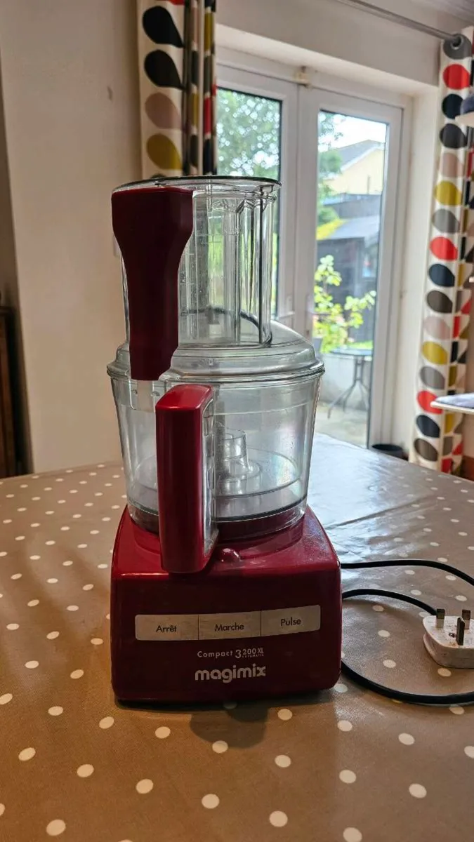 Magimix 3200XL food processor plus accessories - Image 1