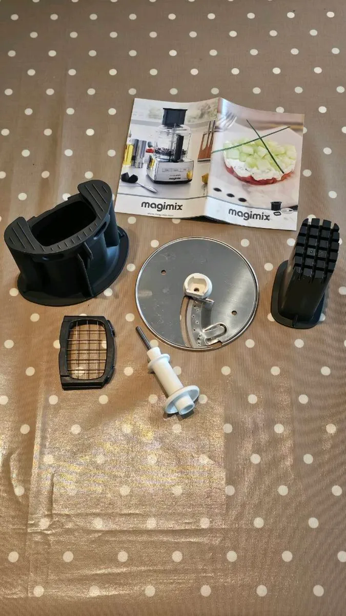 Magimix 3200XL food processor plus accessories - Image 3