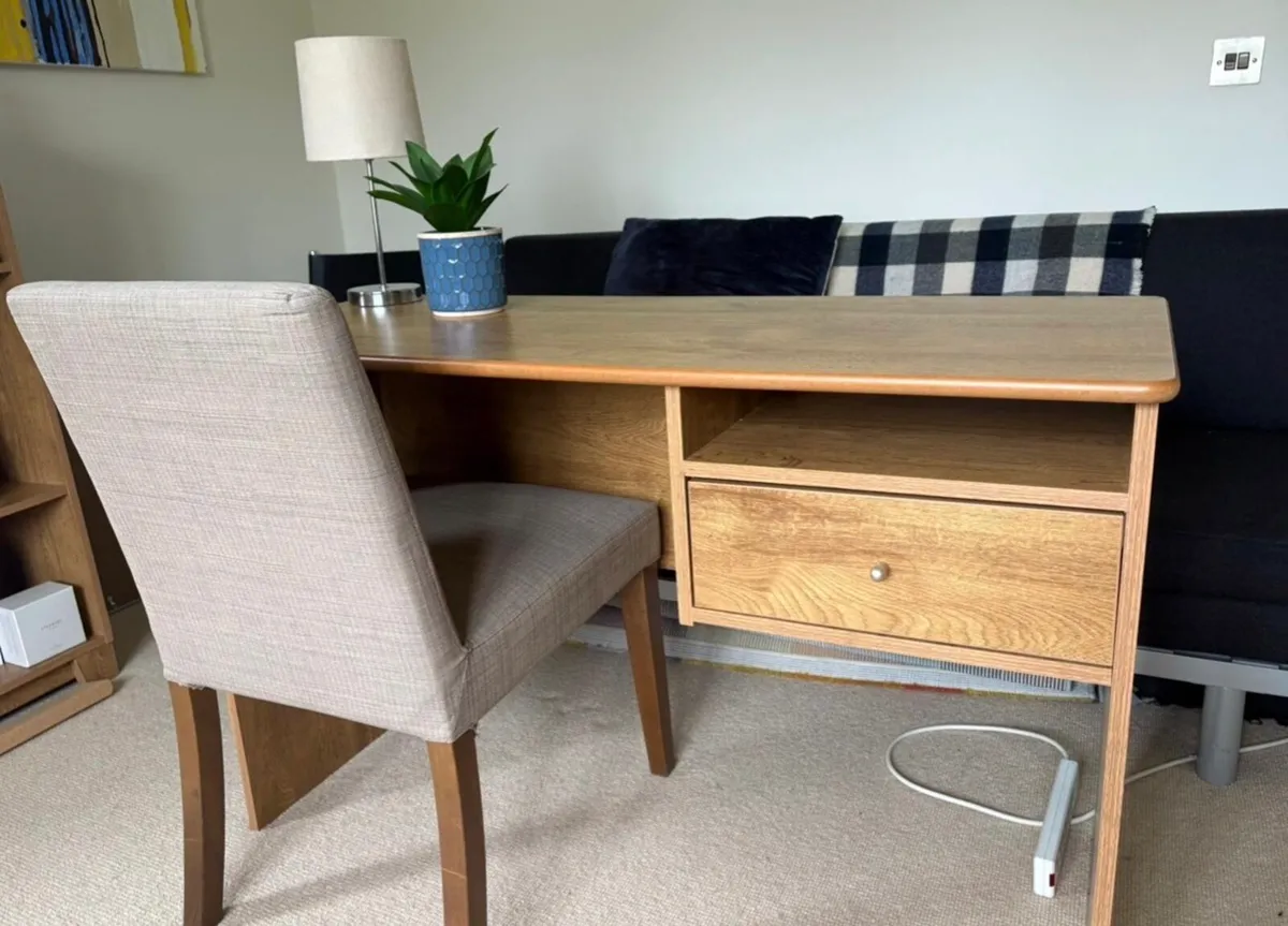 Study desk - Image 1