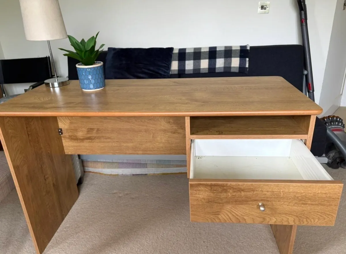 Study desk - Image 2