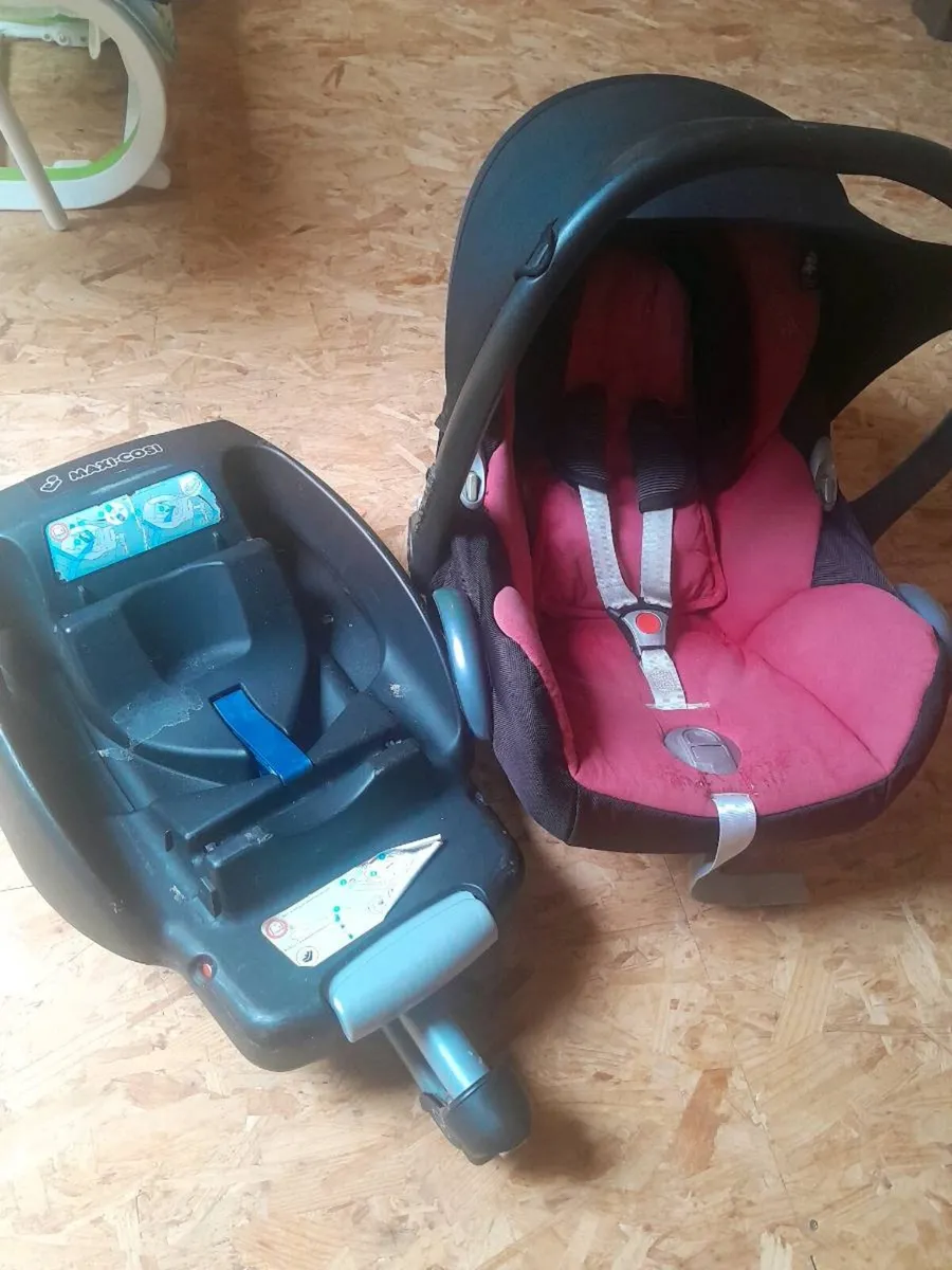 3 x Baby car seat and 2 x bases - Image 2