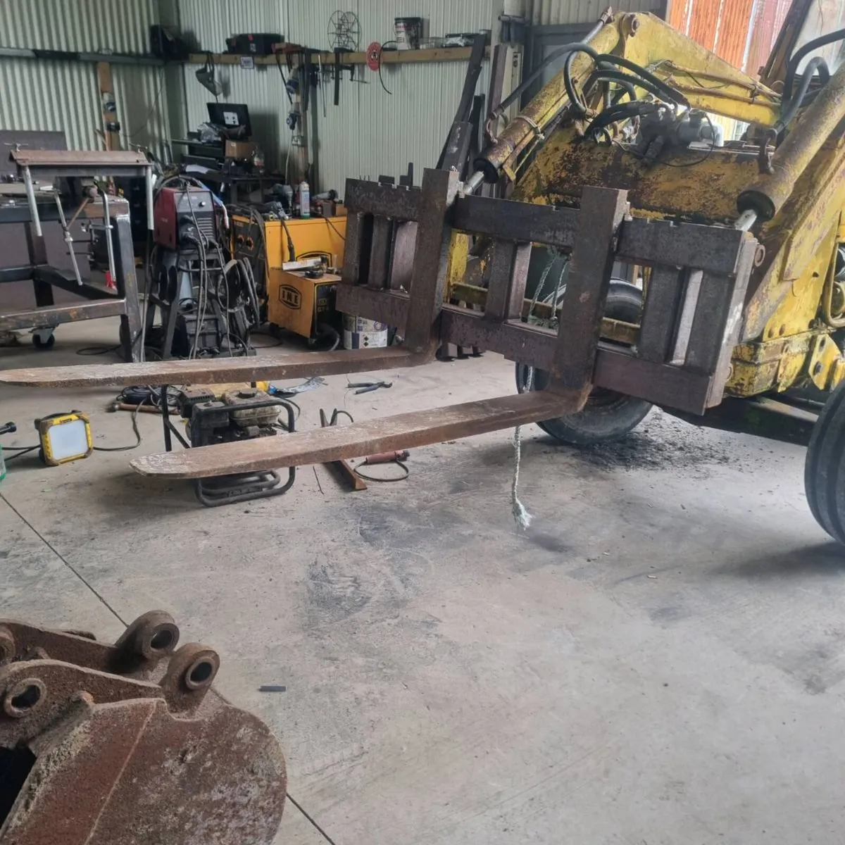 Pallet Forks and Headstock - Image 1