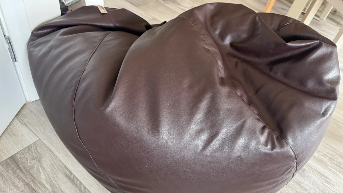 Brown leather large bean bag - Image 2