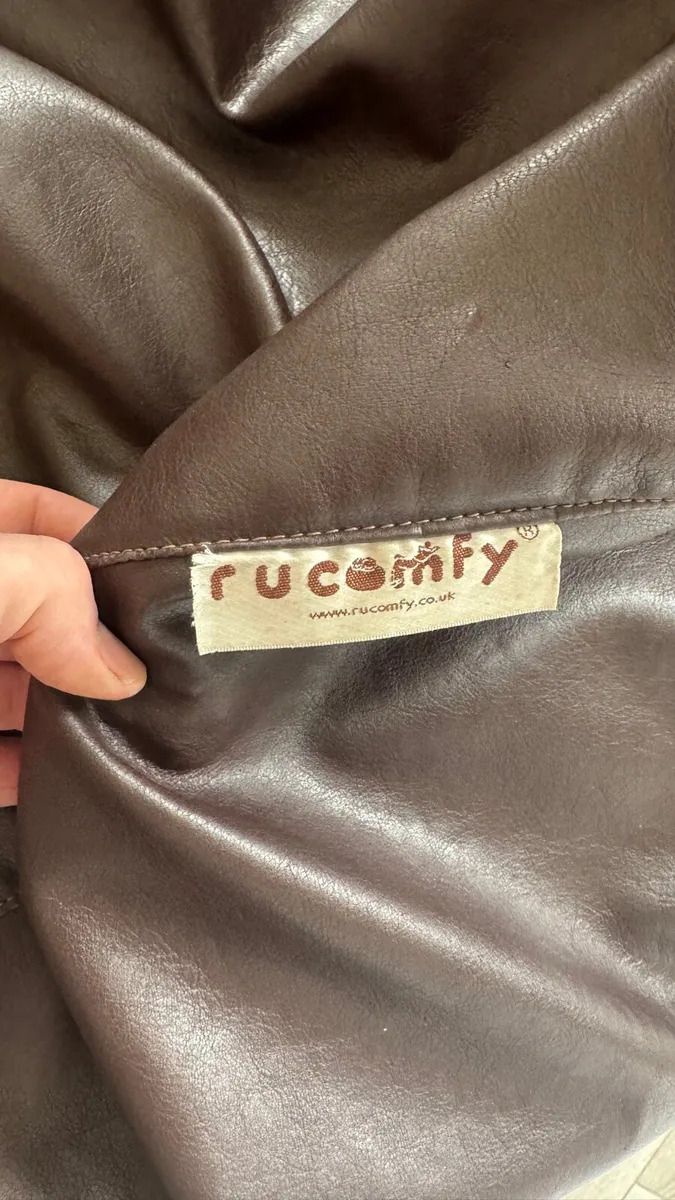 Brown leather large bean bag - Image 4