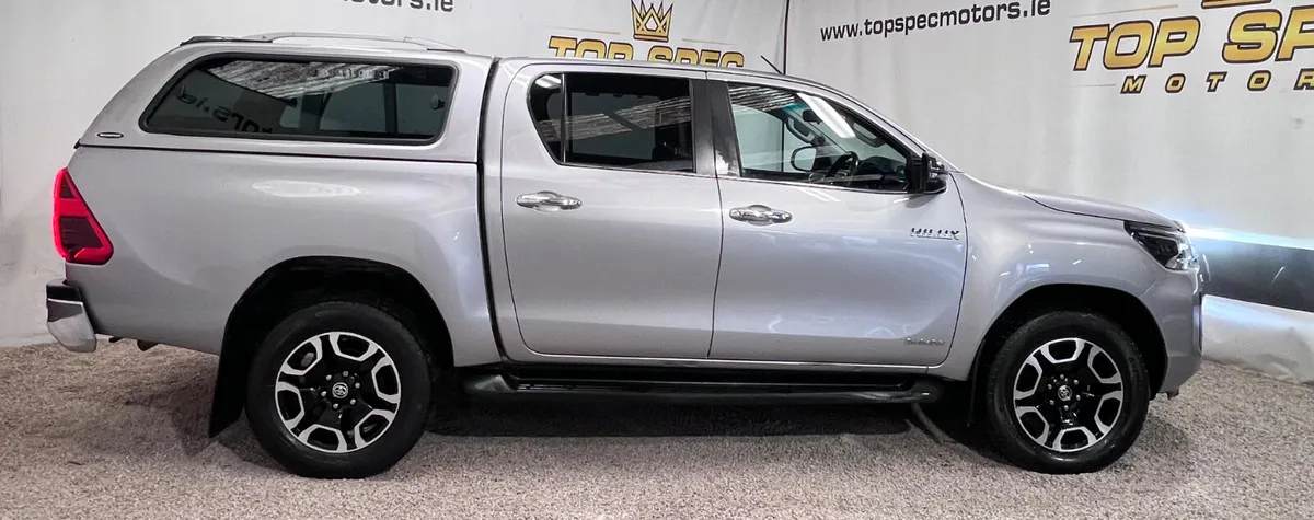 2021 (212) TOYOTA 2.8D-4D HILUX INVINCIBLE AUTOMAT - Image 2