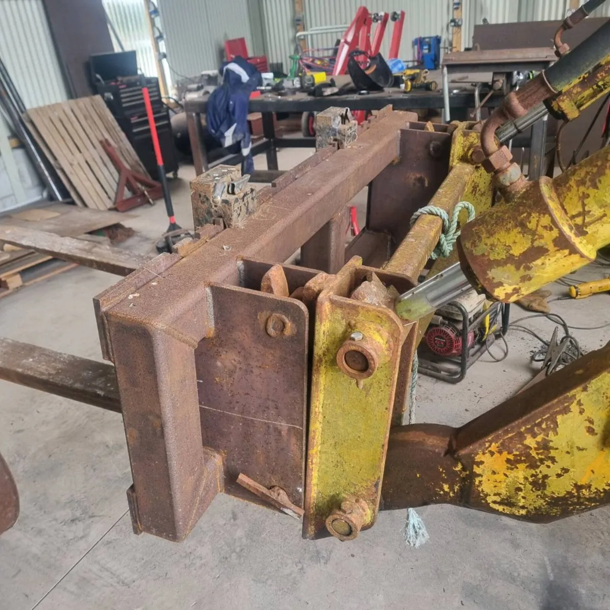 Pallet Forks and Headstock - Image 2