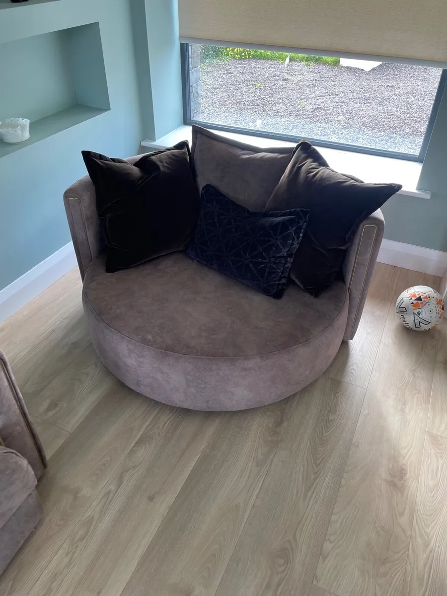 Couch - Image 3