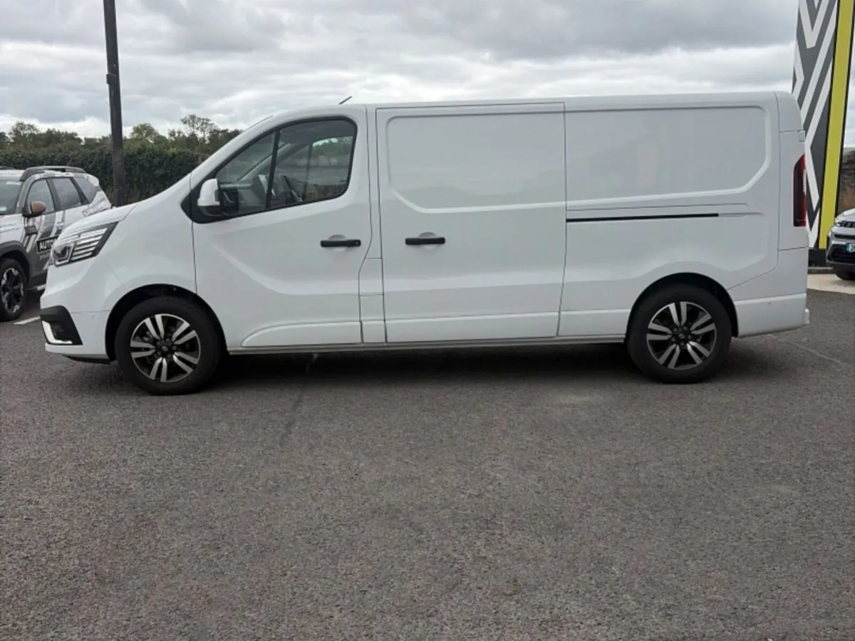 Renault Trafic 150bhp EXTRA SPORT MANUAL EX VAT PR - Image 4