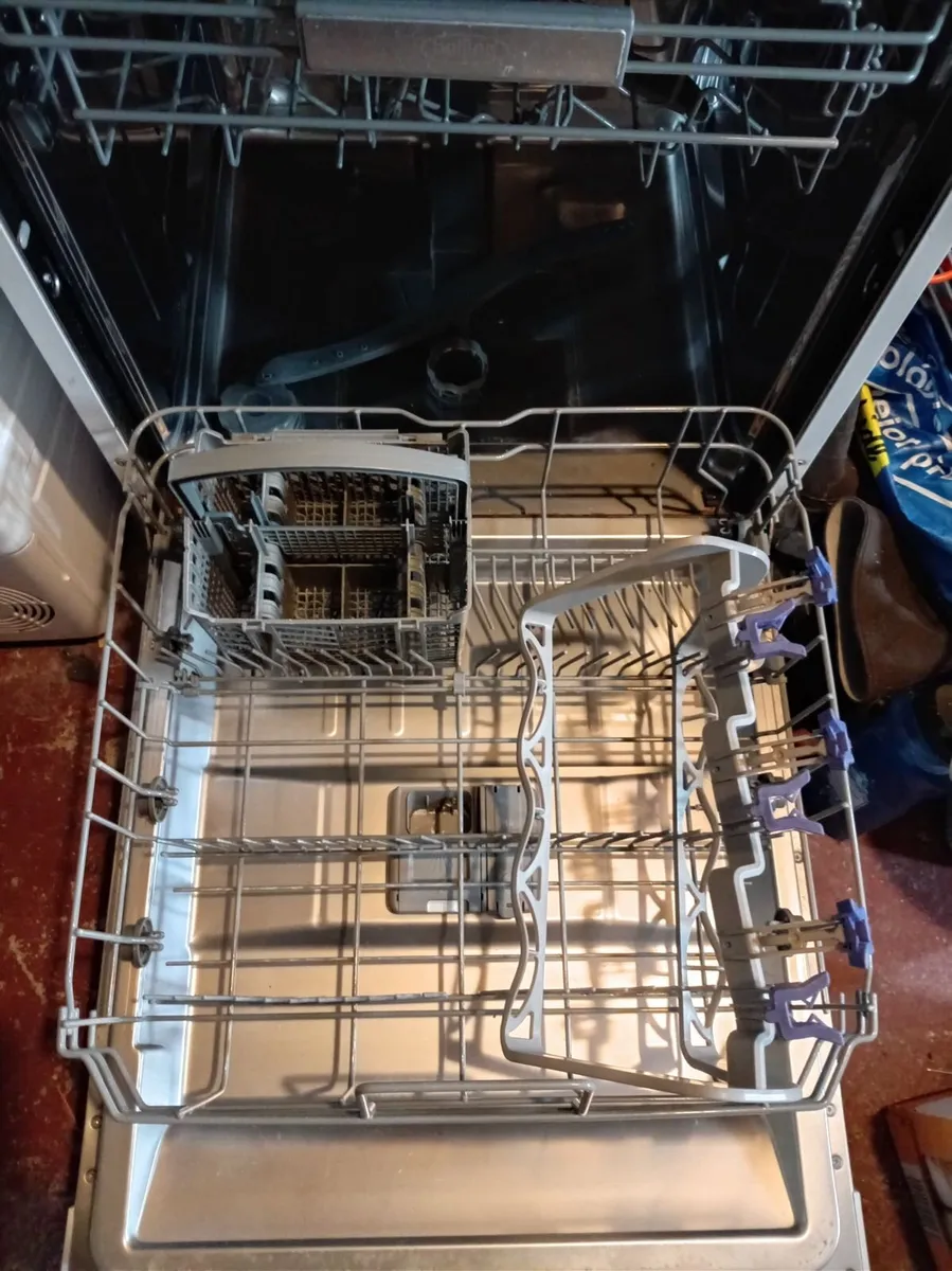 Dishwasher - Image 1