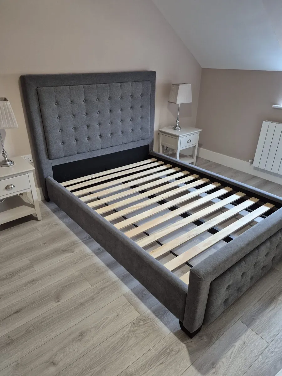 Double bed with lockers & lamps - Image 2