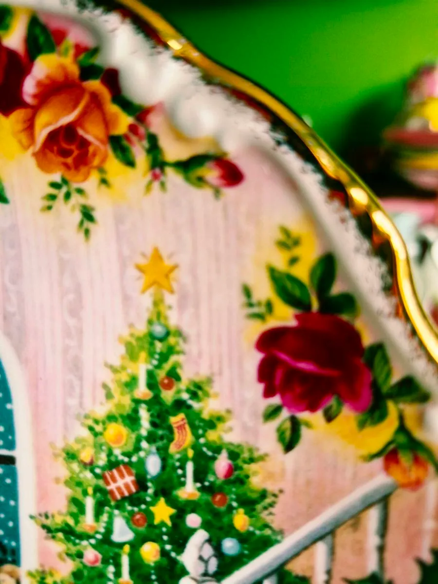 ROYAL ALBERT CHRISTMAS PLATES - Image 3