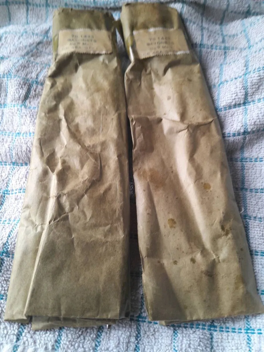 Pair of no 9 mk bayonet - Image 4