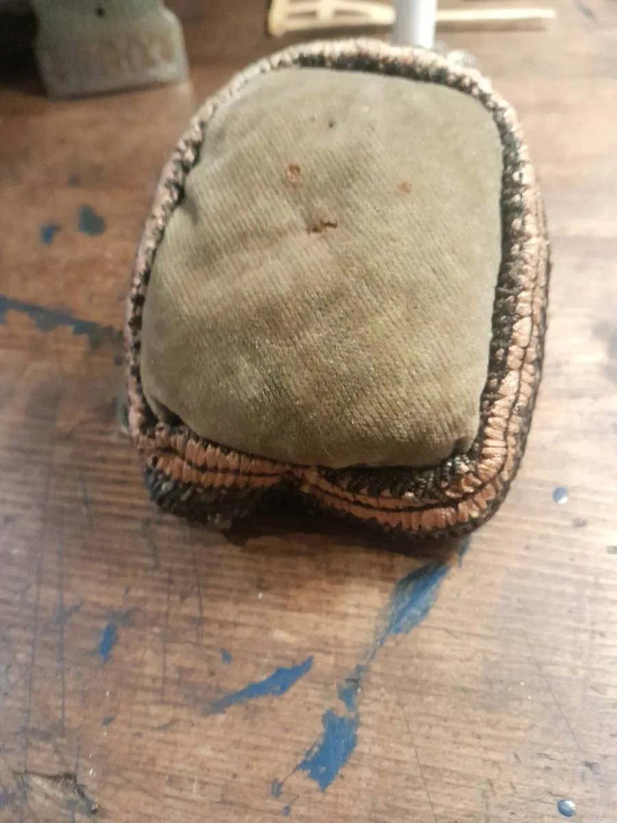 Antique horses hoof pin cousin - Image 3