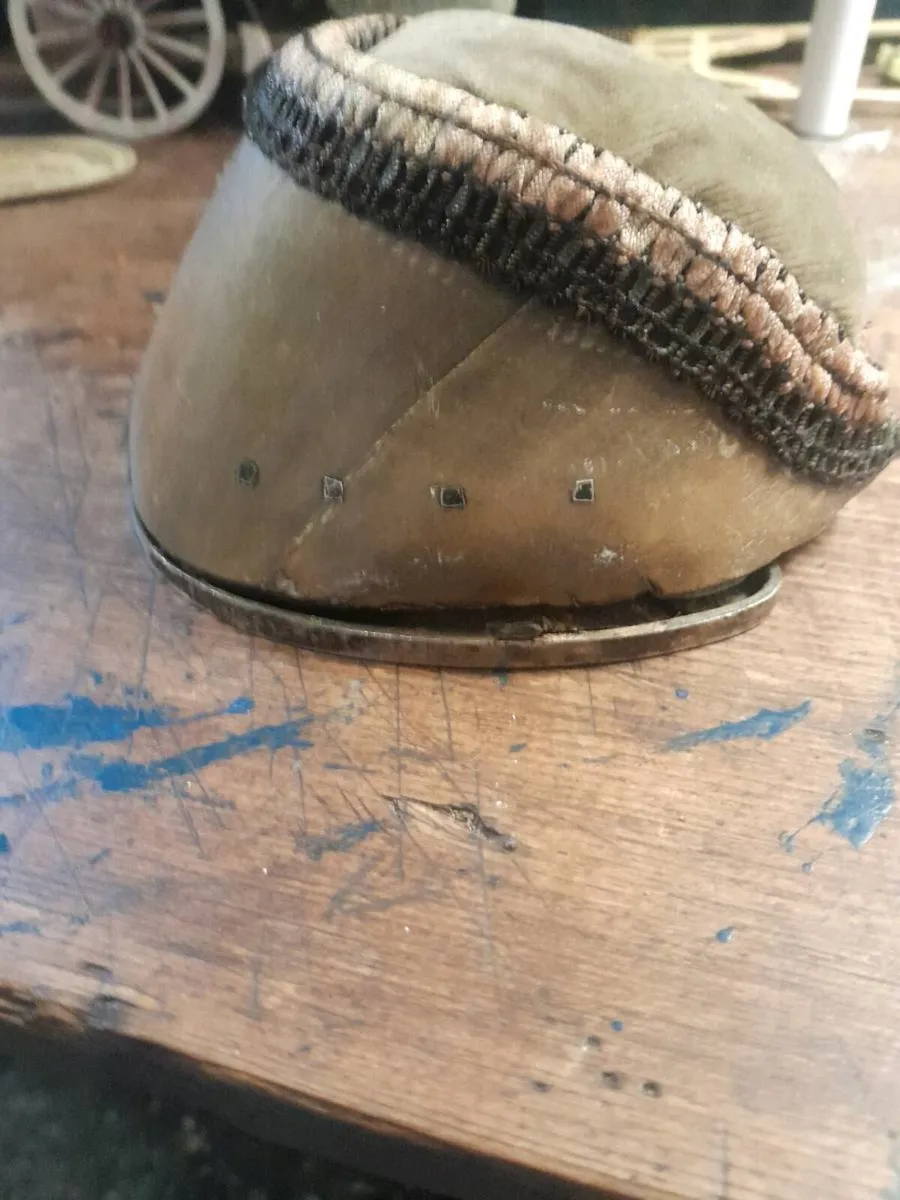 Antique horses hoof pin cousin - Image 4