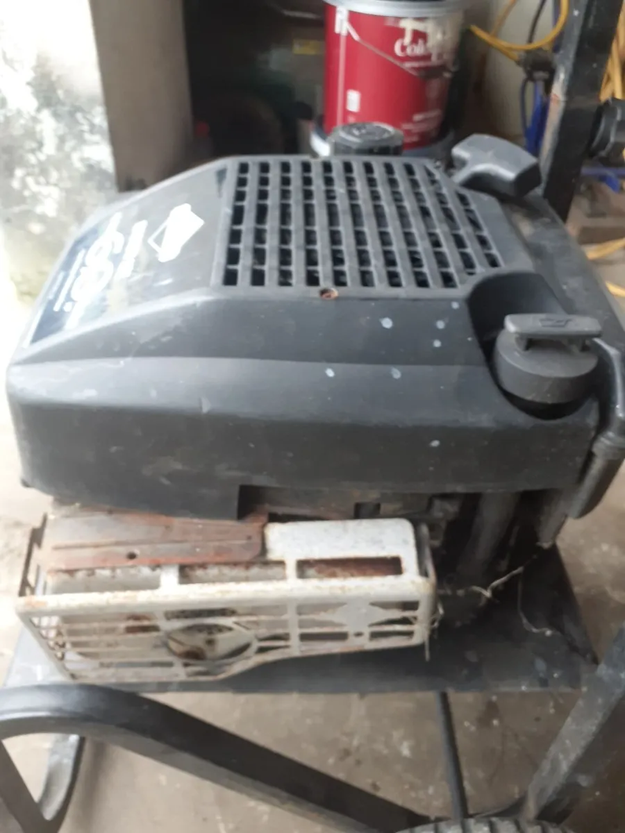 6 hp briggs & stratton  engine - Image 3