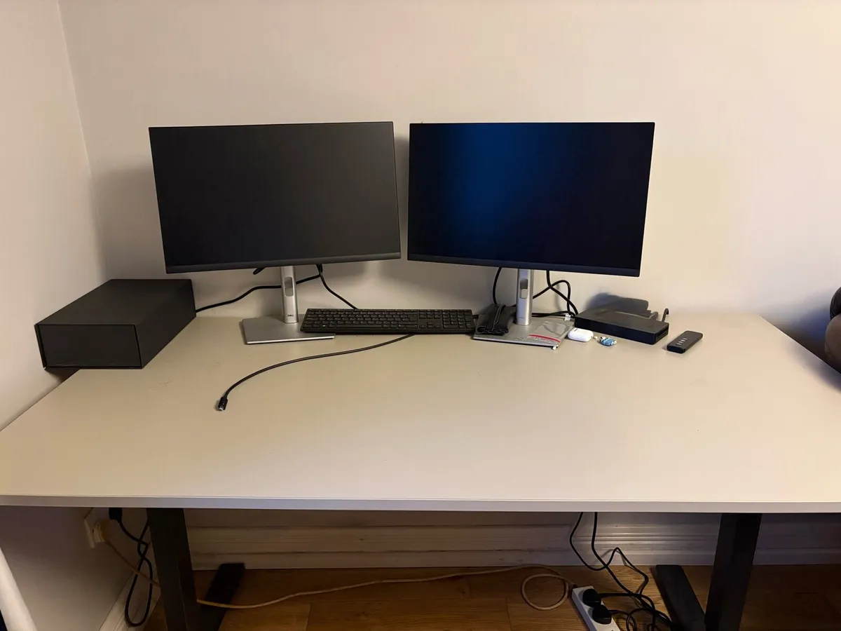 Standing desk 1.6m x 0.8m